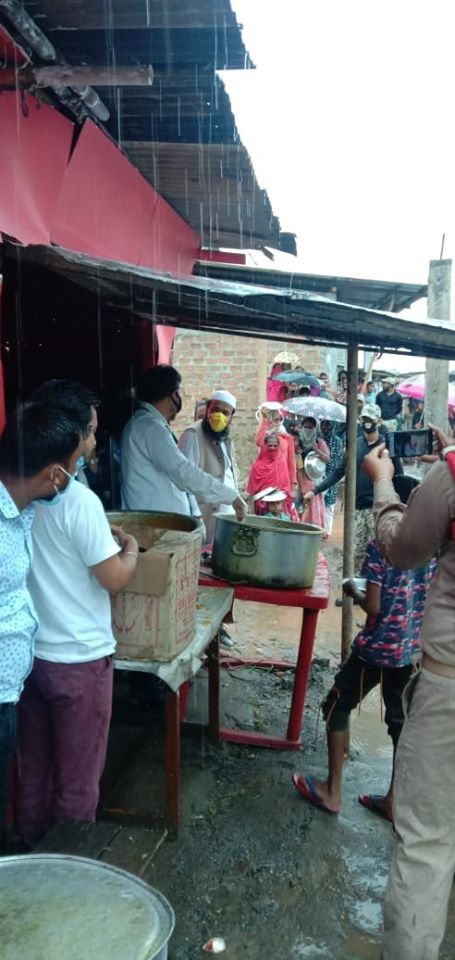 ustm2011's tweet photo. As a part of a Mega Feeding Drive, where USTM is the associate partner, Mahbubul Hoque, Chancellor of USTM along with Dr. Anjan Saikia (Gastrologist, GNRC Hospital) distributed food to nearly 2000 needy people of Sijubari, Nalapara (Guwahati). https://t.co/LqUlMwA4Wr