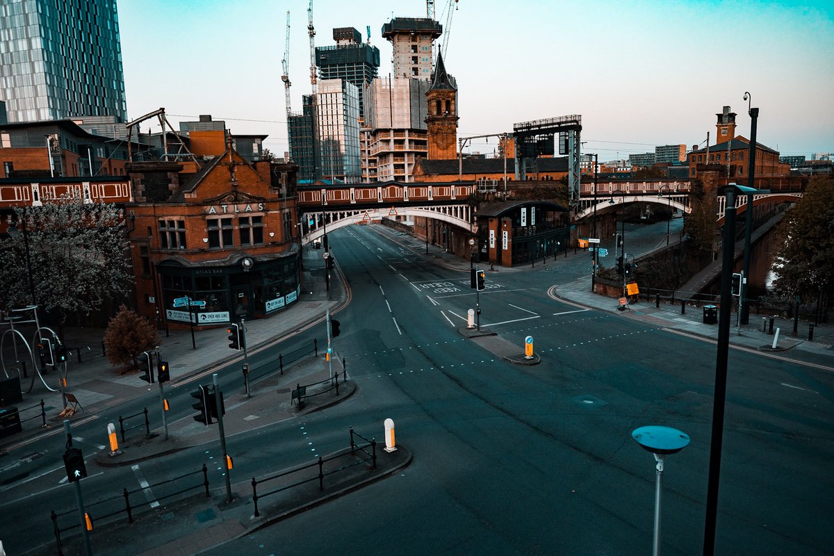 GettingsPete's tweet photo. RUSH HOUR Manchester.
Morning bike ride and took camera bag with me. 
#manchesterlockdown #Manchester #COVID19 #coronavirus #britianinlockdown  ⁦@bbc5live⁩ ⁦@BBCRadioManc⁩ ⁦⁦@MENnewsdesk⁩ ⁦@RadioCityTalk⁩ ⁦@AndyBurnhamGM⁩ https://t.co/l8s3QILbvh