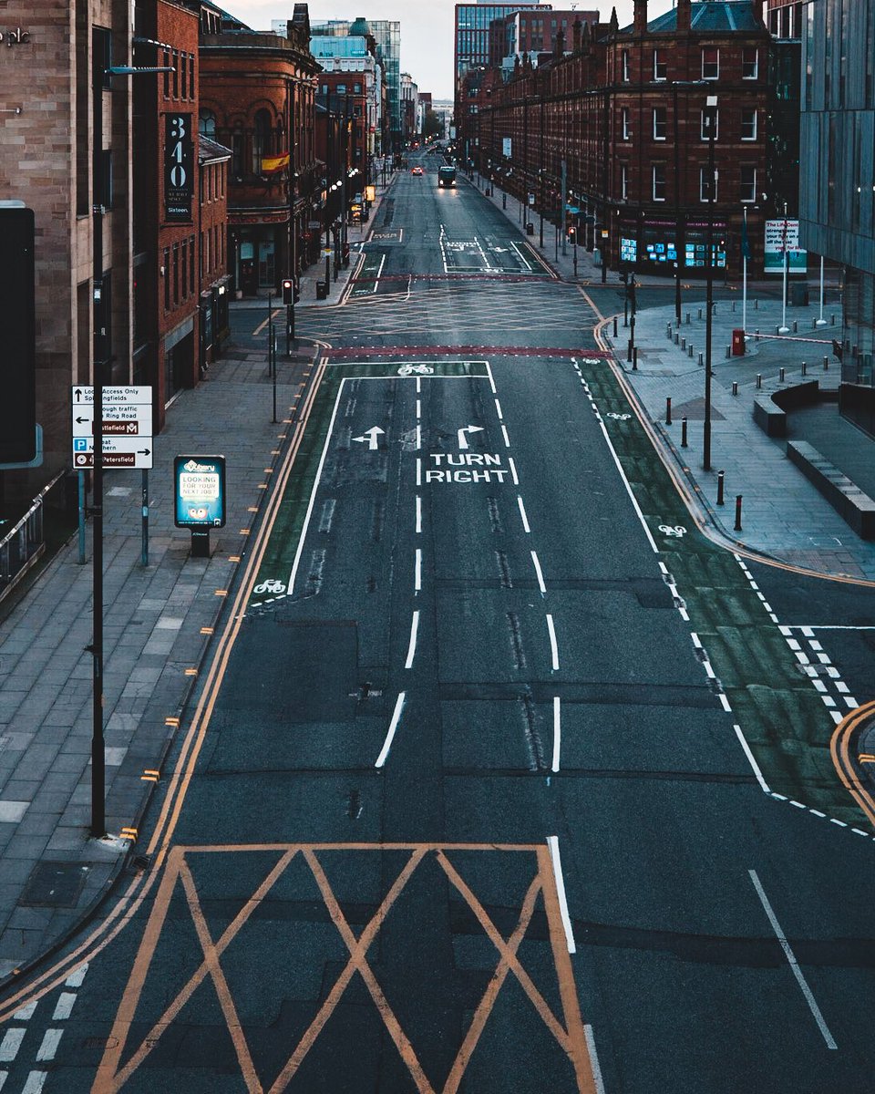 GettingsPete's tweet photo. RUSH HOUR Manchester.
Morning bike ride and took camera bag with me. 
#manchesterlockdown #Manchester #COVID19 #coronavirus #britianinlockdown  ⁦@bbc5live⁩ ⁦@BBCRadioManc⁩ ⁦⁦@MENnewsdesk⁩ ⁦@RadioCityTalk⁩ ⁦@AndyBurnhamGM⁩ https://t.co/l8s3QILbvh