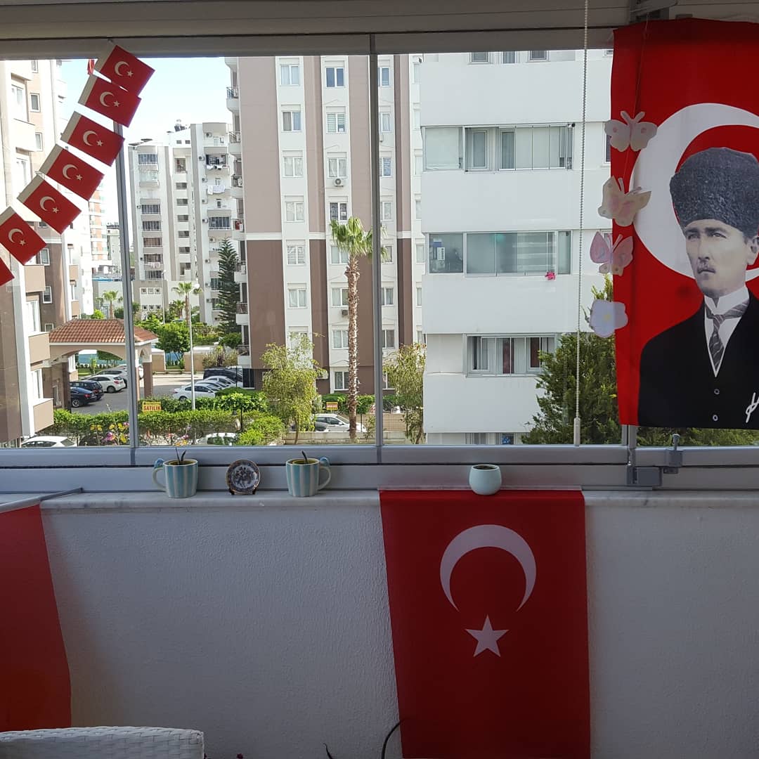 MLHTYLNCR's tweet photo. @KucukkayaIsmail 23 NİSAN ULUSAL EGEMENLİK VE ÇOCUK BAYRAMIMIZ KUTLU OLSUN. Balkonumuzda 23 NİSAN.🇹🇷🇹🇷🇹🇷🇹🇷🇹🇷🇹🇷 https://t.co/EBwMwx19dX