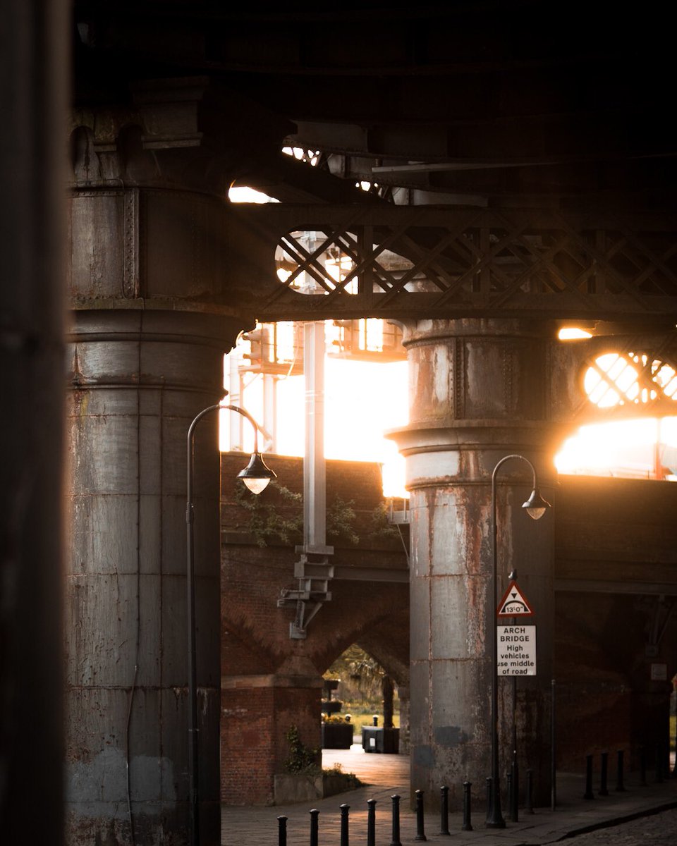 GettingsPete's tweet photo. Manchester sunrise 🌄
#sunrise #picoftheday #manchester #urmston #bikeride #photography #manchesterphotography #sonyalpha #sigmalens #manchesterphotographyclub #britianlockdown https://t.co/rbAQz99S85