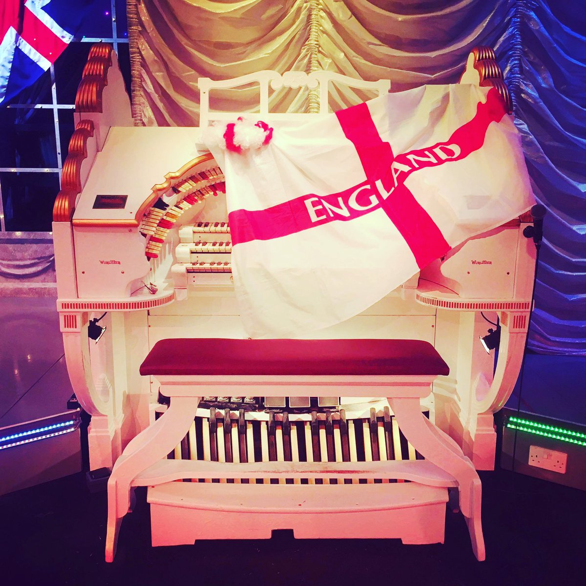 WolfeWurlitzer's tweet photo. Happy St George’s Day! Missing @Thursford and playing this beauty! #StGeorgesDay #StaySafe https://t.co/eXHelPJdeA