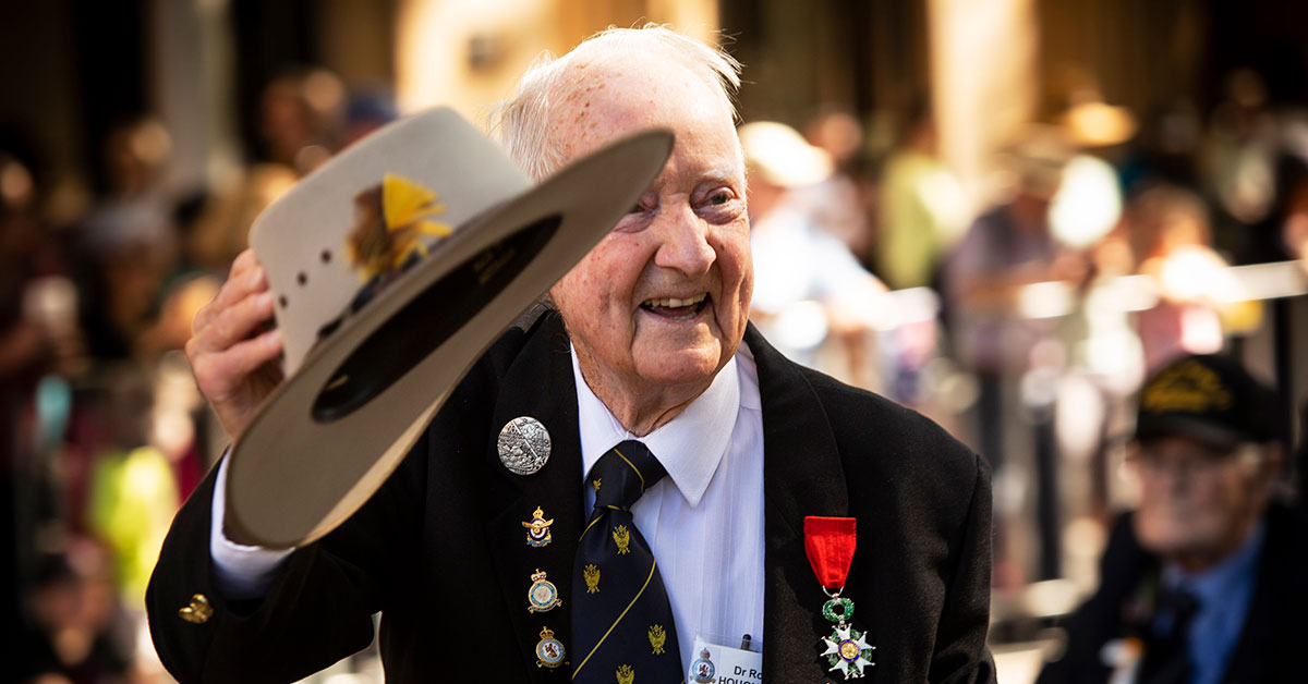 It's important to plan for how to protect our mental health this Anzac Day. Current social distancing restrictions will prevent us from observing many Anzac Day traditions. Here are some tips bit.ly/3bu2Sik