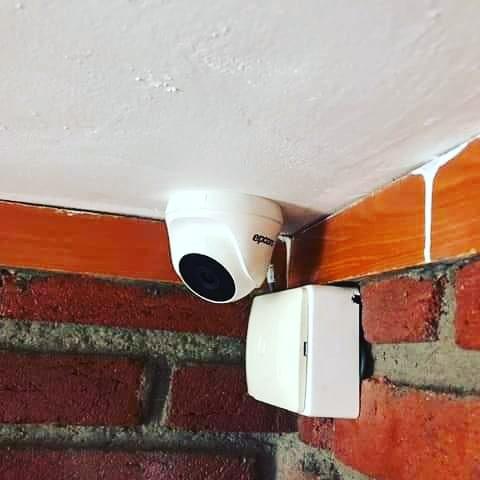 SecuriteElohim's tweet photo. Tenemos todas las soluciones en cámaras de seguridad y videovigilancia para todo tipo de necesidad: OFICINAS, INDUSTRIAS, HOGAR, HOTELES, FÁBRICAS, CADENAS COMERCIALES 
 CONTACTANOS WHATSAPP (55)49114739
#CDMX
#CCTV #epcom #Hikvision #ztk #ubiquiti #syscom #polanco #condominios https://t.co/lwAmvfoQ43