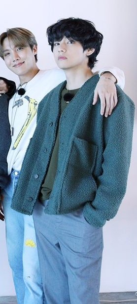 vantebear_'s tweet photo. He looks sooo good????!!!! AND HIS PERMED FLUFFY HAIR!!!!???!!!! https://t.co/AxOhxn5j2S