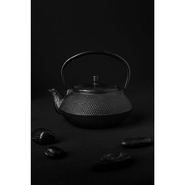 hellmantica's tweet photo. Noir #1
.
#lowkey #photographe #cbc_pics #stilllifephotography #naturemorte nikonfr #createyourlight https://t.co/1S0xxPs72y