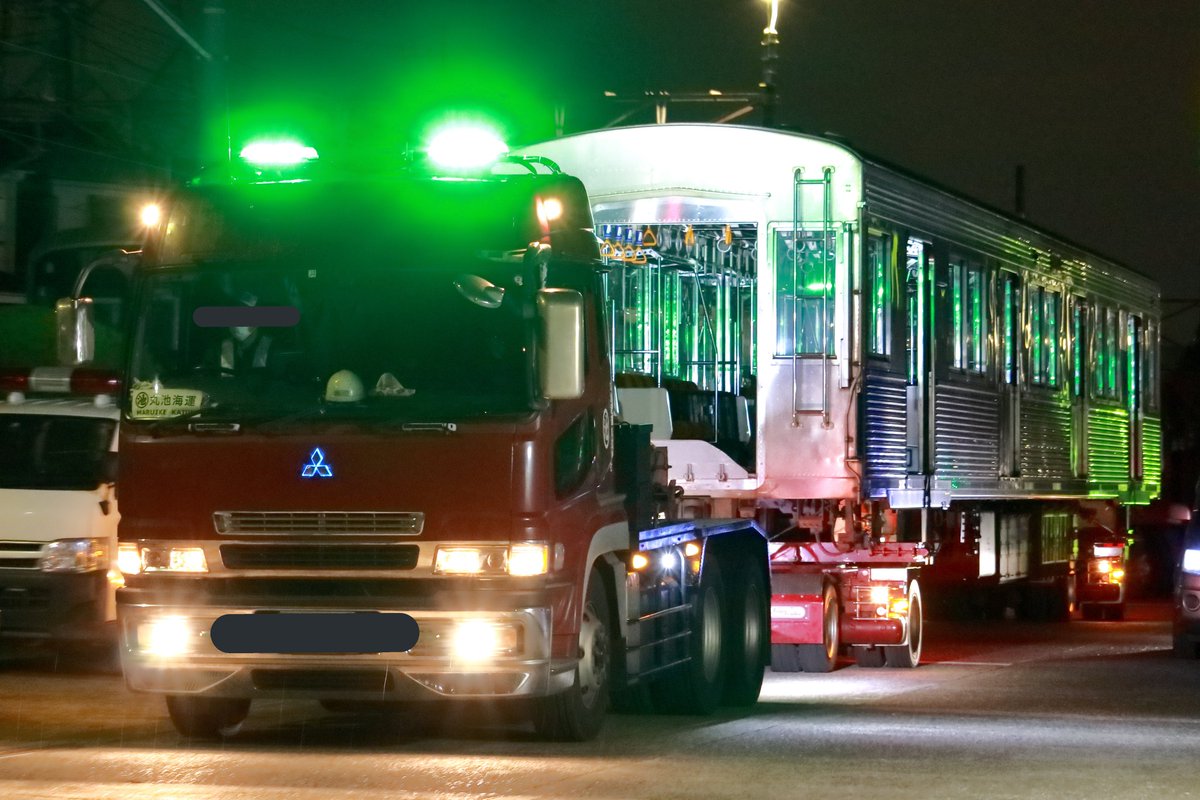 Tokuchan4698606's tweet photo. 【2020.4.22 東急8500系8625F 廃車搬出へ】

8625Fにおいて、4回目の廃車搬出です。
サハ8945(3号車)・デハ8860(4号車)が搬出されました。

#東急8500系
#8625F https://t.co/CR31LlgcSZ