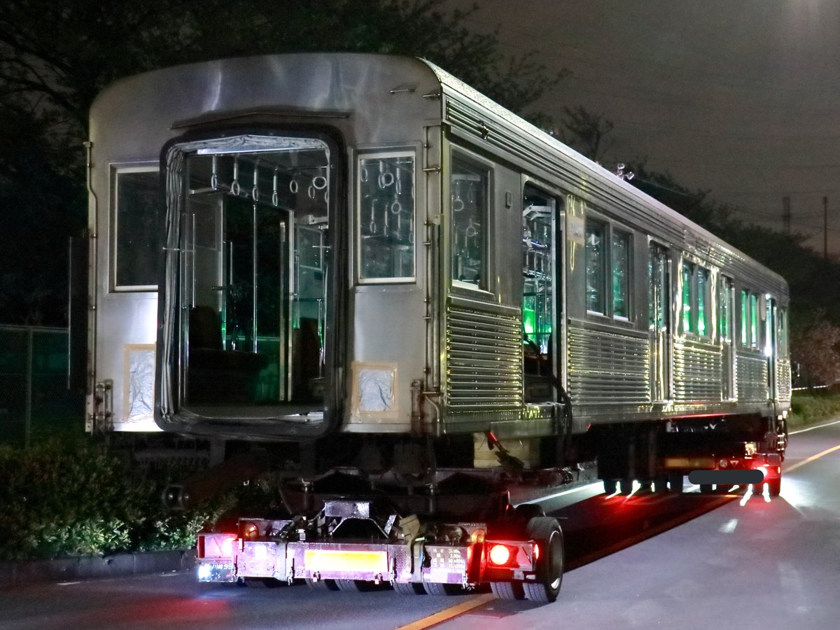 Tokuchan4698606's tweet photo. 【2020.4.22 東急8500系8625F 廃車搬出へ】

8625Fにおいて、4回目の廃車搬出です。
サハ8945(3号車)・デハ8860(4号車)が搬出されました。

#東急8500系
#8625F https://t.co/CR31LlgcSZ