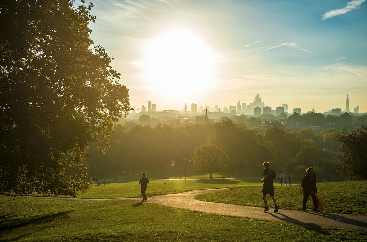 "The current pandemic has demonstrated that the space we give to people walking and cycling on our streets is inadequate."

Australian doctors, nurses, health and transport experts are calling for urgent new measures during the #COVID19 pandemic. newsroom.unsw.edu.au/news/health/au…