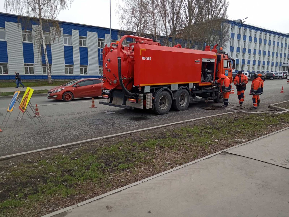 Очистка сетей дождевой канализации на улице Луначарского