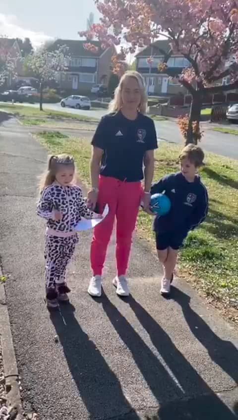 Tranby_school's tweet photo. It's 'Try This Out Thursday'. Mrs Robinson demonstrates using some chalk, pen and paper, socks and a ball for a fun family activity. @Sport_HCS
#PEactivity #HCSPE #keepingfit #healthy #fun #family
Click here to watch in full π https://t.co/OLpiUA9tac https://t.co/nXz8MIGTWq