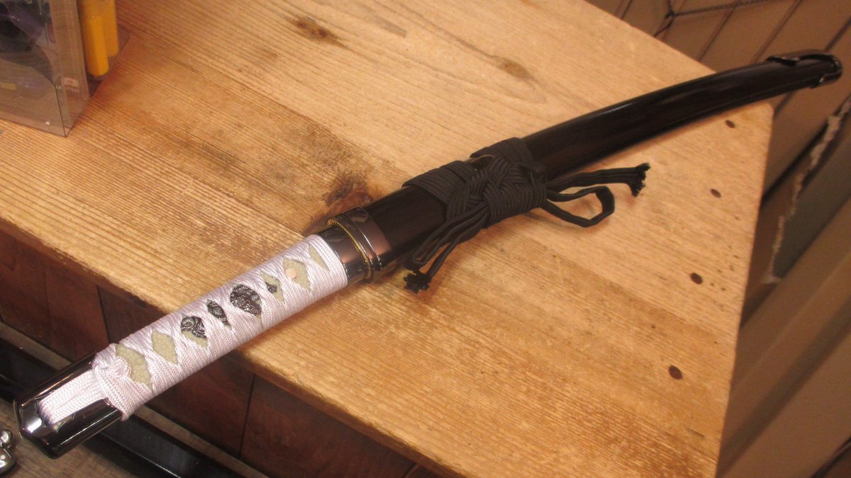 武装商店4 27 5 11通販のみ営業中 店頭営業自粛 通販受付中 美術刀 吉田松陰拵 8 280円 税込 何故造られたのか謎のアイテム 柄頭なんてコレ用に新造されてるし 脇差 一尺五寸 だけど元ネタは短刀っぽい気がする 写真ではなく絵なので解釈次第だ