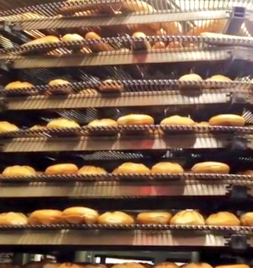 ConshyBakery's tweet photo. Back at it! #bakingforalivin #bakingbakingbaking #nightlife https://t.co/kMnnHKHKzH