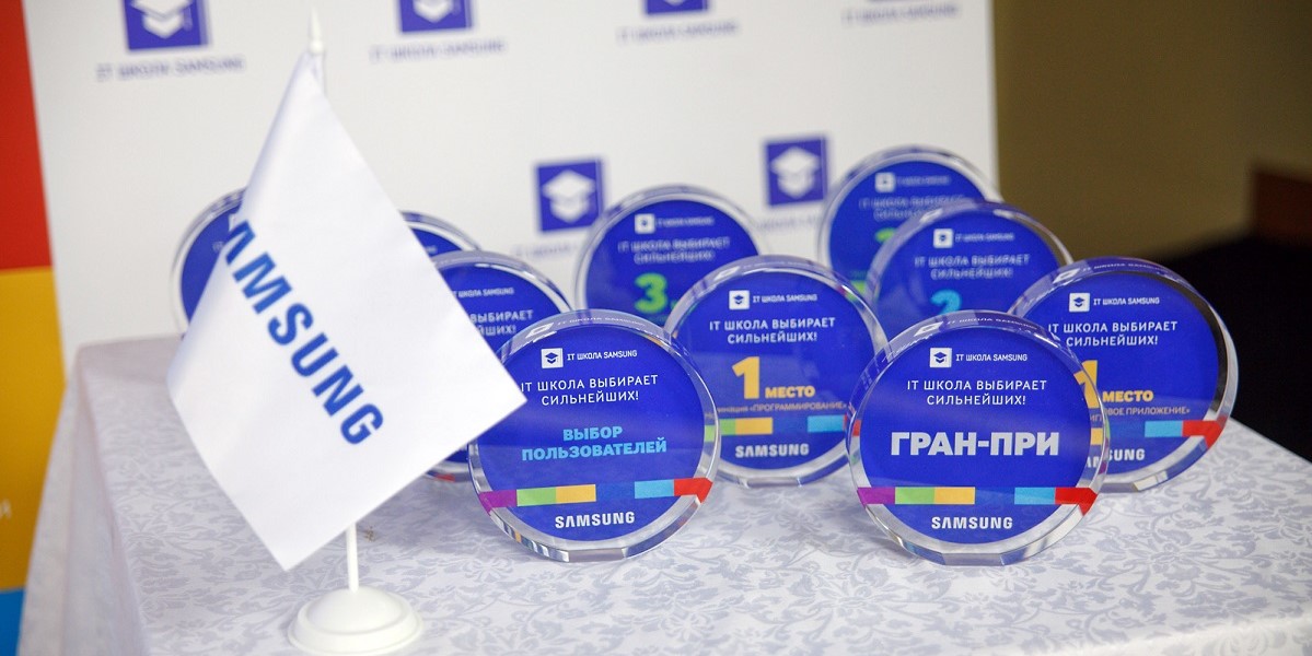 SamsungRussia's tweet photo. День открытых дверей. МФТИ приглашает на виртуальную экскурсию в IT Школу Samsung! Знакомство с членами команды Школы, которые расскажут, как за год бесплатно освоить программирование и создать мобильны�� приложения на Android. Подробнее о мероприятии: https://t.co/z0NVZyERPo https://t.co/JeczJkP7wh