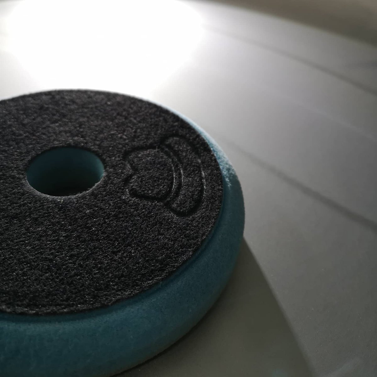 I love @detailing_mafia_ pads thanks to its larger central hole and foam.
.
Cita previa 📞+34 693 462 884 📞
.
#americandetailersupreme #detailingmafia #detailers #detailingofinstagram #detailingpolska #detailingworldofficial #detailingcar #ford #mondeo #alicante #scangrip