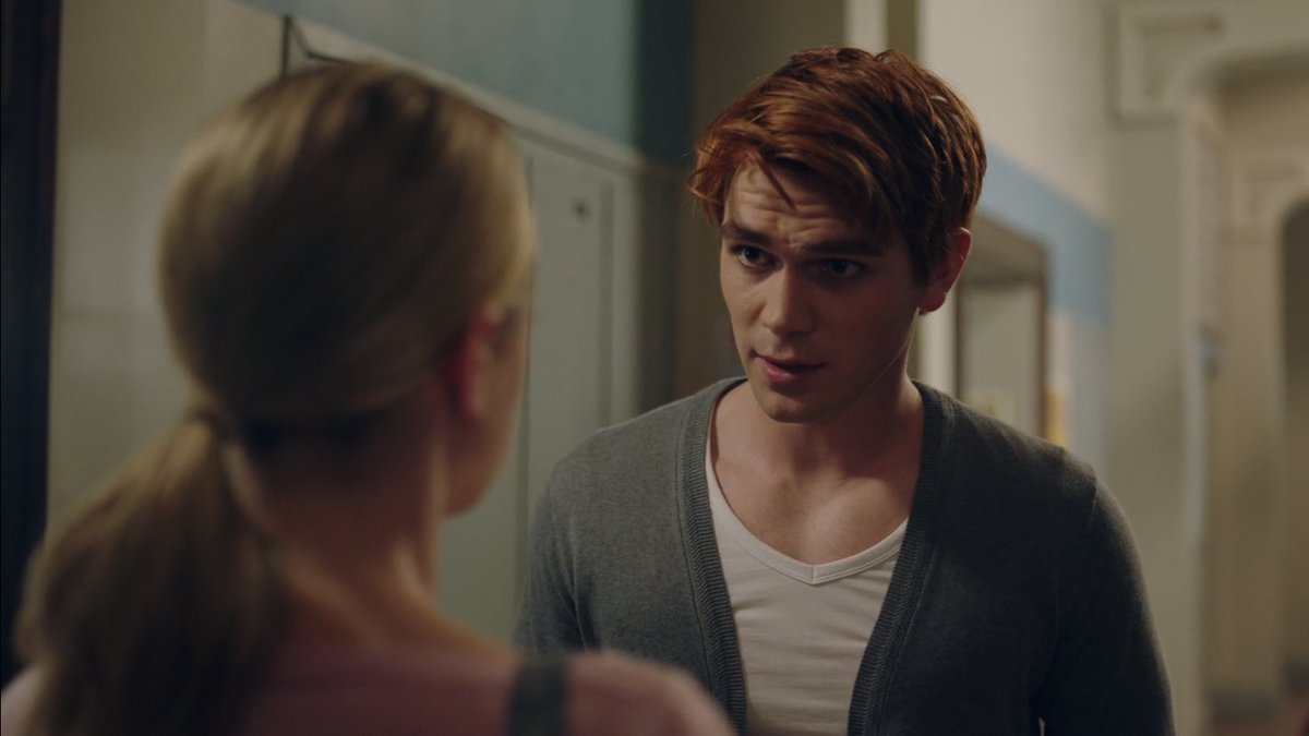 10.) archie continuously checked up on betty/made sure she was okay during the black hood situation.“did he call you again? the black hood?”