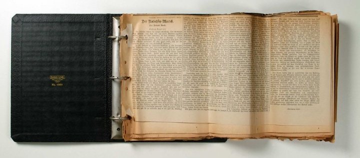 MartinKuhn9's tweet photo. #LiMoApp #closedbutopen Lesegewohnheiten? Der Radetzkymarsch von Joseph Roth erscheint bei Siegfried Kracauer in der Frankfurter Zeitung an 70 Tagen in 70 Folgen. Kracauer schneidet aus und bevorzugt es den Text im Ganzen zu lesen - mit Sammlerlücken. https://t.co/WXRZsV6izd