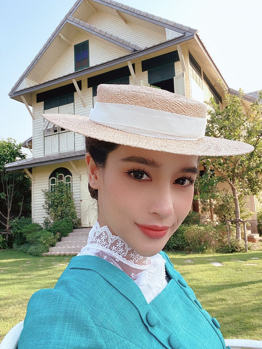 wannarotvill's tweet photo. #รักแลกภพ ในเรื่องวิวรับบท "คุณวรรณ" ค่ะ ชอบมากชื่อเหมือนชื่อจริงวิวเลย555 แต่ต้องรออีกหน่อยนะค้าาาา ตอนนี้กองถ่ายยังเริ่มงานไม่ได้เลยค่ะ 😣 #วิววรรณรท https://t.co/vrIXanVhTV