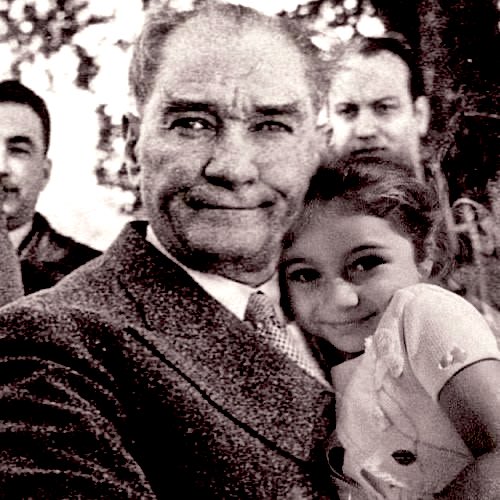 GokogluSerdar's tweet photo. Ulusal egemenlik ve çocuk bayramı kutlu olsun... https://t.co/qiKkYwJ8Iy