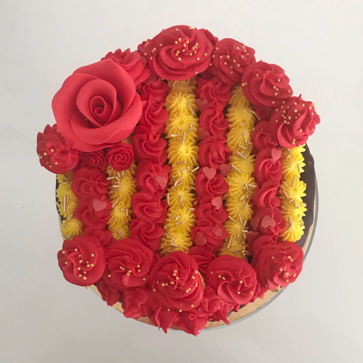MonicaBakery's tweet photo. FELIÇ DIA DE SANT JORDI 🌹📚🍰🥂❤️!!! https://t.co/zQy7XAAFhz