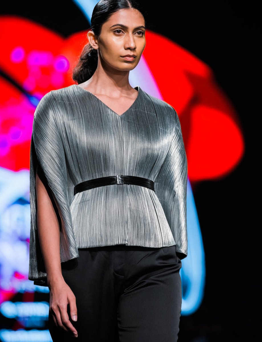 Naina's tweet photo. #ThrowBack Rimzim Dadu #LMIFWSS19 #FashionWeek #MadeInIndia https://t.co/P8wYQvSigW https://t.co/wBWL5FH4Fr