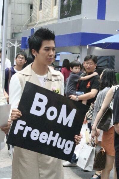 [ #MINO  #송민호] July 24, 2011Mino (called Tagoon at the time) took part in a "Free Hug" event in Myungdong - while promoting with BoM