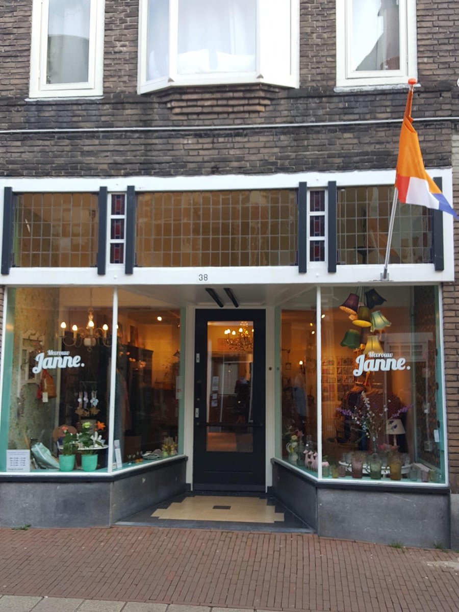 MEVROUW JANNE 🎉🎉HOERA🎉🎉 
Het is klaar!! MEVROUW JANNE gaat morgen weer open aan de Haverstraatpassage. 
.
Geen groot uitbundig openingsfeest maar wel veel gezelligheid en liefde!
.
Woe 13.00 - 17.00
Don  13.00 - 17.00
Vrij   13.00 - 17.00
Zat   13.00 - 17.00
.