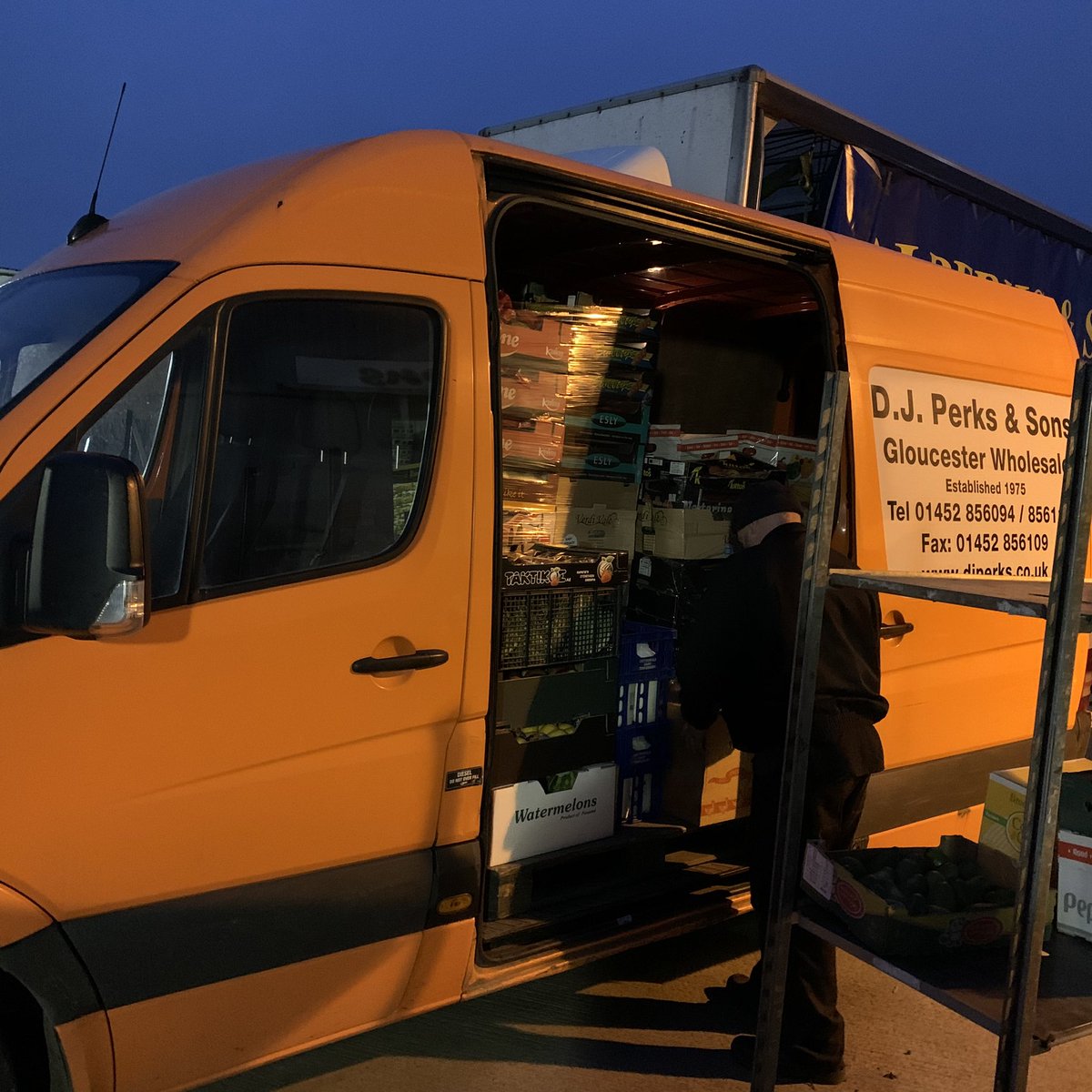 DJPERKSandSONS's tweet photo. All loaded ready to go on the dawn run to keep the shelves stocked with #freshproduce. Massive shout out to our amazing staff &amp; customers in the #nhs care facilities, care homes and local shops, farm shops, veg box delivery services and caterers 
#StayHomeSaveLives #keyworkers https://t.co/9wl1yePTcT
