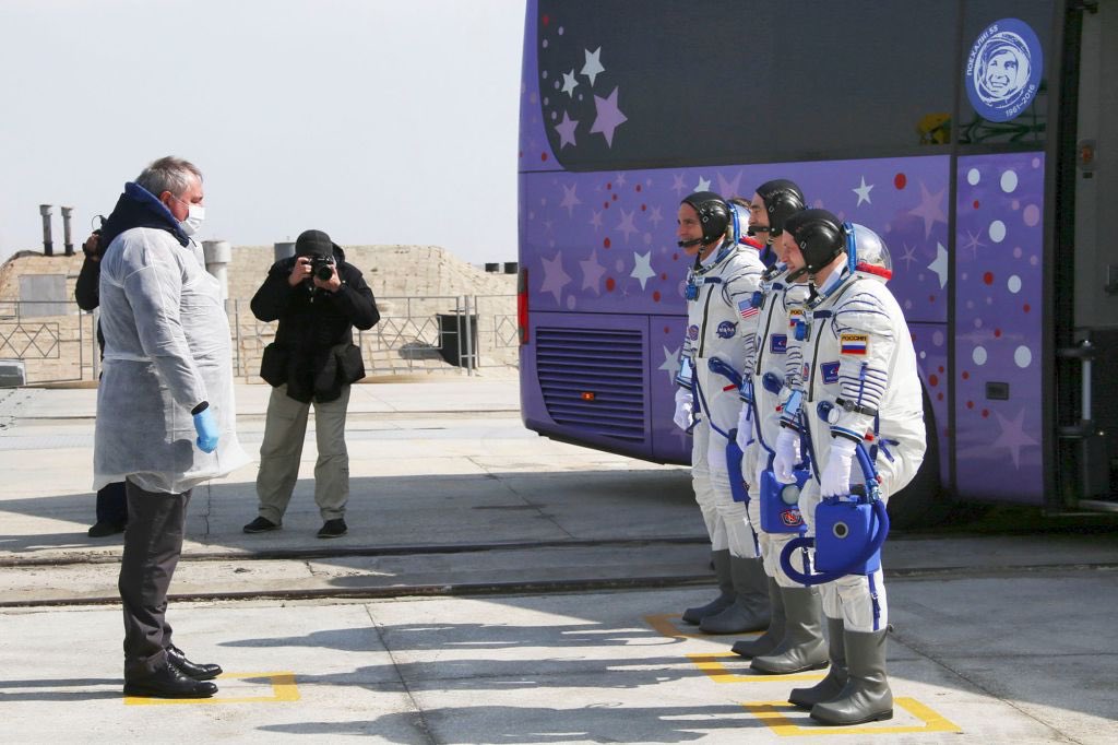 7/...then their first symptoms (if they have it) would’ve shown either yesterday (14 days from launch) or will show in the next few coming days. The photos show Rogozin, who interacted with Mikrin who tested positive, talking to the current crew before launch from 6 feet away.