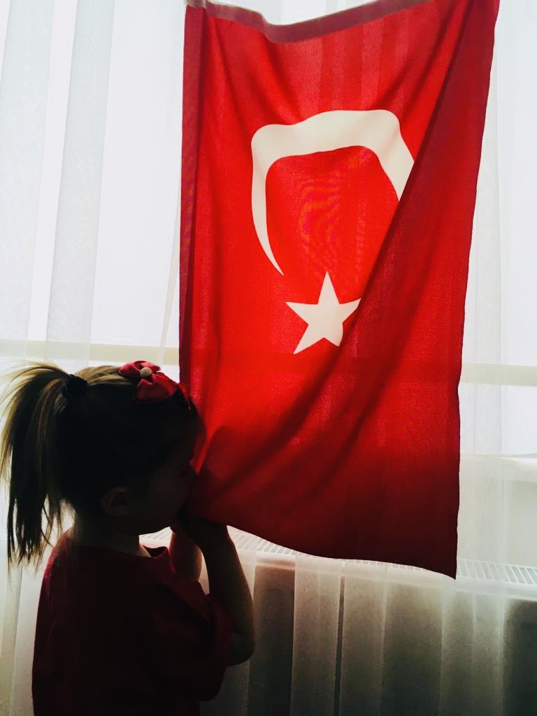 SAMETKABAKOGLU's tweet photo. #23NisanKutluOlsun "Küçük hanımlar, küçük beyler! Sizler hepiniz geleceğin bir gülü, yıldızı ve ikbal ışığısınız. Memleketi asıl ışığa boğacak olan sizsiniz. Kendinizin ne kadar önemli, değerli olduğunuzu düşünerek ona göre çalışınız. Sizlerden çok şey bekliyoruz."🇹🇷 https://t.co/jUosYLPrZe