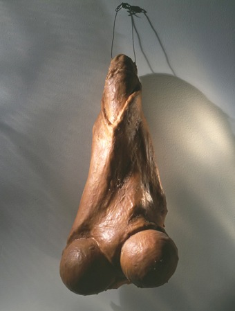 Louise Bourgeois (1911-2010). There& #39;s no doubt that Bourgeois changed the game. Her edgy surrealist sculptures made a beeline for the nerve ends, played with your instincts, and turned being old into a good thing. Here& #39;s what happened when I met here.  https://www.youtube.com/watch...