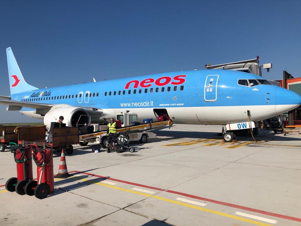 GenovAeroporto's tweet image. Buongiorno! In diretta dal piazzale dell’aeroporto 🙂 #NoiCiSiamo #IlTuoCityAirport #TorneremoAVolare ✈️