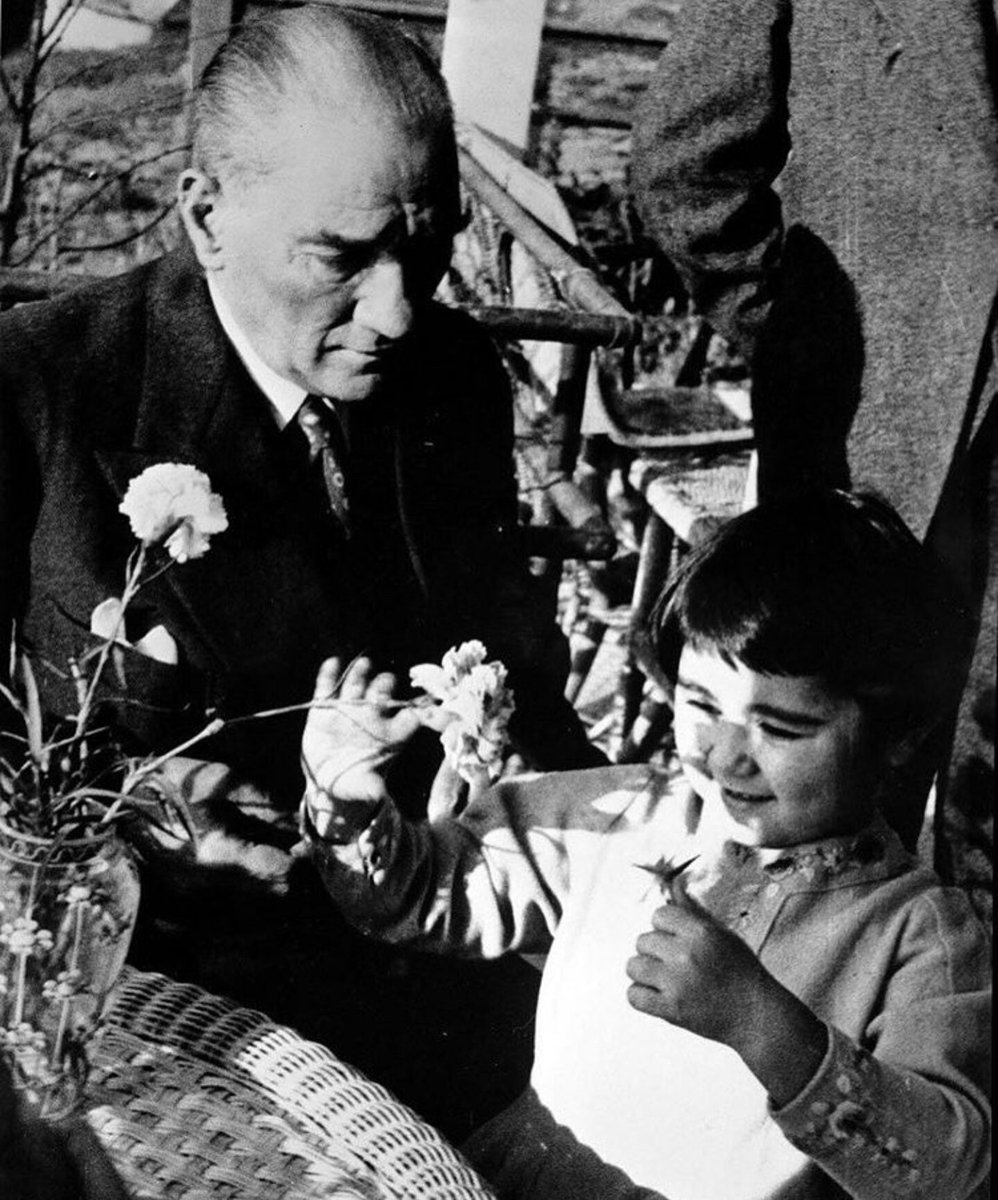 Atatürk ile büyüyen bir çocuksanız, masallardaki kahramanlara ihtiyaç duymazsınız
#EvdeBayramVar #23NisanKutluOlsun