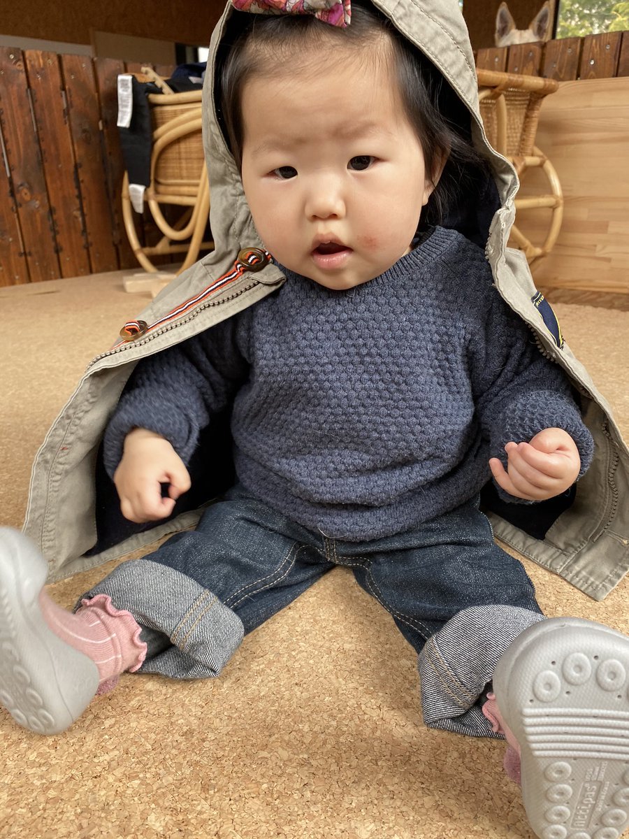 megg410's tweet photo. デニム女子。今日で生後9ヵ月。
立つ!!
#levis514
#ミリタリージャケット
#パラシュートボタン
#babygap https://t.co/iRAHcp8nA5