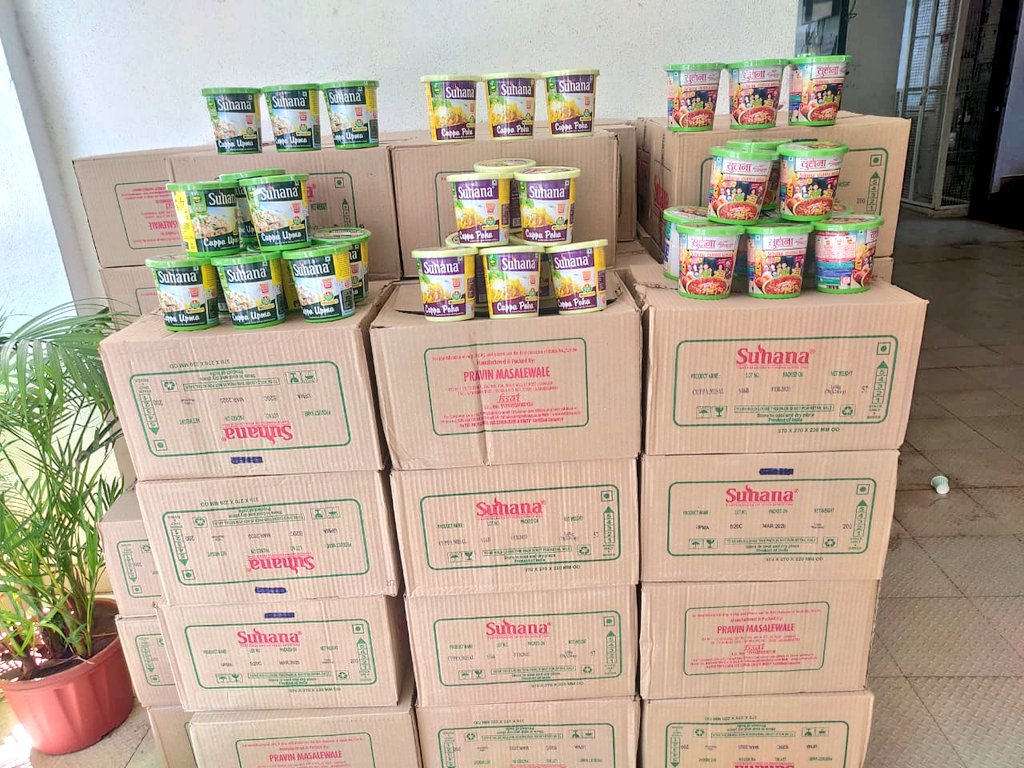 AkshayM_Bhosale's tweet photo. Donating Ready To Eat Packets - Ready To Delivery For Doctors & Nurse's - 1000 #packets #MahaNgo #Fedration @CMOMaharashtra @AjitPawarSpeaks @AnilDeshmukhNCP @rajeshtope11 @iahv @SriSri @shekhar_mundada @supriya_sule @MantralayaRoom @MahaDGIPR https://t.co/DrtGc9tTvs