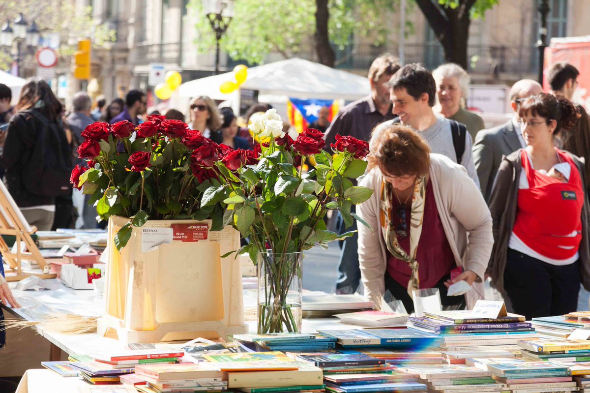 aftershines's tweet photo. One of my favourites days of the year.
I hope we can soon go to buy our roses and books in the centre of Barcelona.
Bona diada de Sant Jordi 🌹📚
#SantJordi2020 https://t.co/PouiDyBsCn