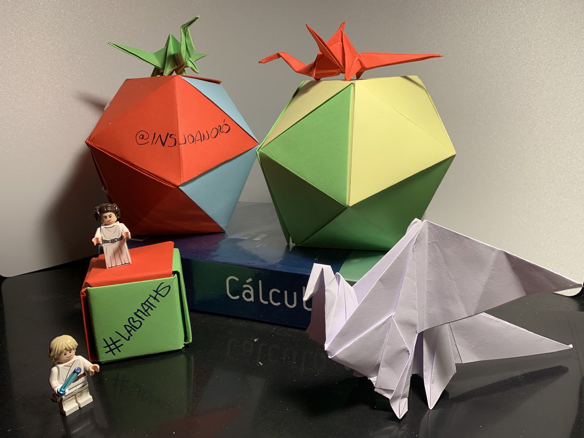 Papaver23's tweet photo. Bon #SantJordi des del #LabMaths de l @INSJoanOro 📚🐉🌹
#Origami
@LleimatLleida @montseirun @sergidelmoral @FerranMontardit @SanmartiNeus @getzimena @carmesantolaria @MMACA_cat @CcBcnMvd @educaciocat @AlexEscolaAg @UdL_info @xtec
Entra vídeo 👇🏼
📣https://t.co/rGGTnoN7lc📣 https://t.co/7W9FFZqJta
