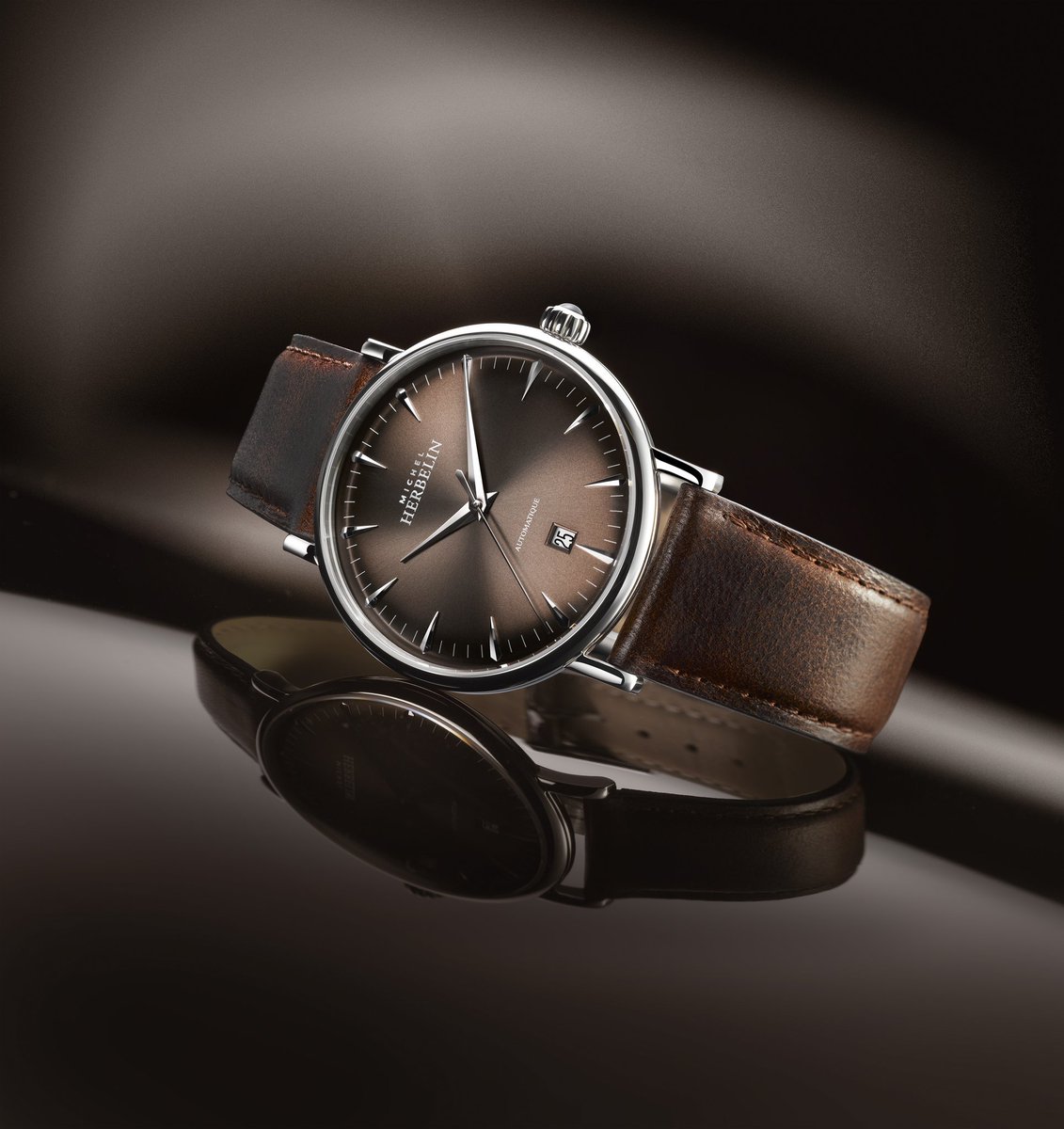AlsalWatches's tweet photo. Introducing the stunning @MHerbelinUK Inspiration automatic with swiss mechanism, domed sapphire crystal and Crown set with a cabochon onyx #herbelin #swiss #french #london #watches #alsal #automatic #sapphire https://t.co/lXW8kfl1IE