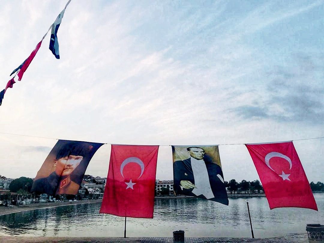 Kimse görmeyecek olsa da o meydan daima süslenecek.