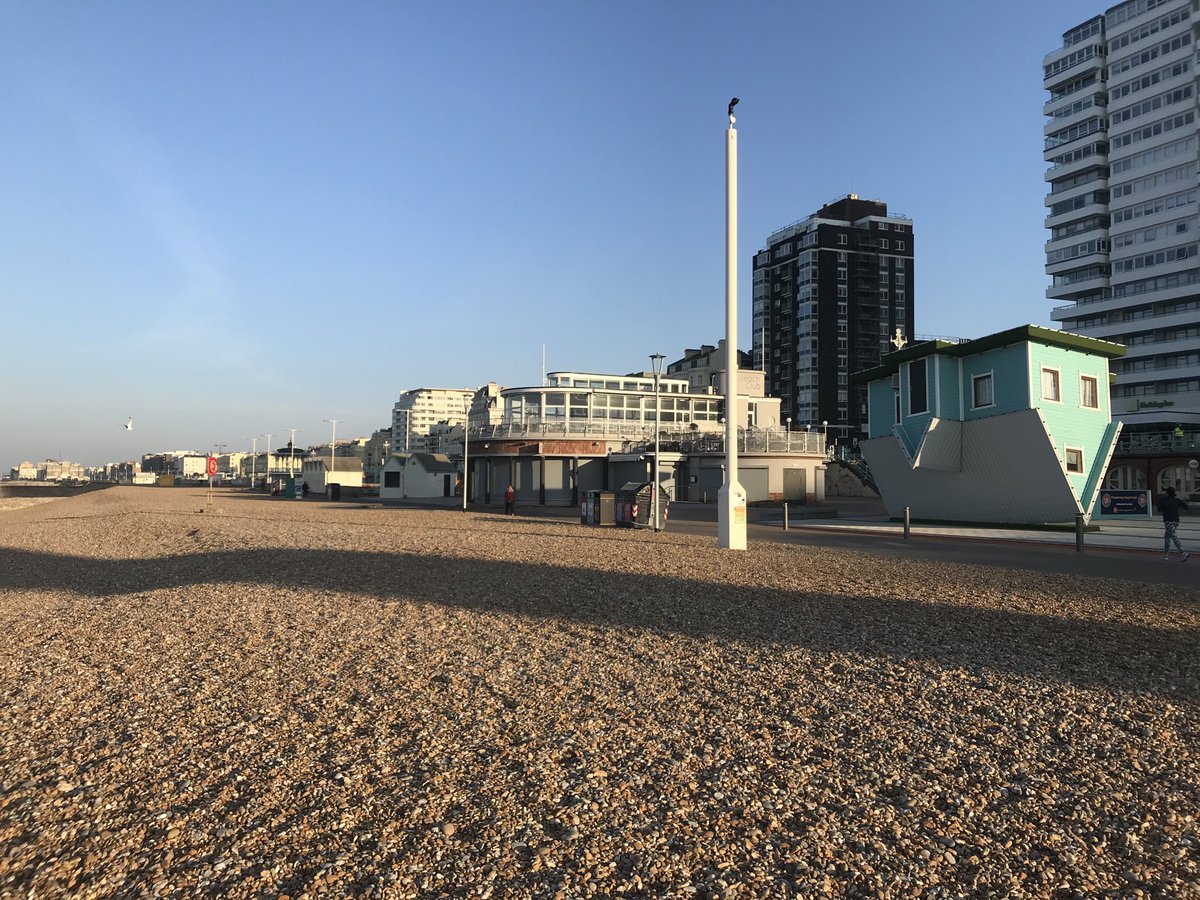 Clyde_Puffer's tweet photo. #imexstillrunning #runstreak day 32, hello from beautiful Brighton &amp; Hove https://t.co/7Nxz3Jeh8y