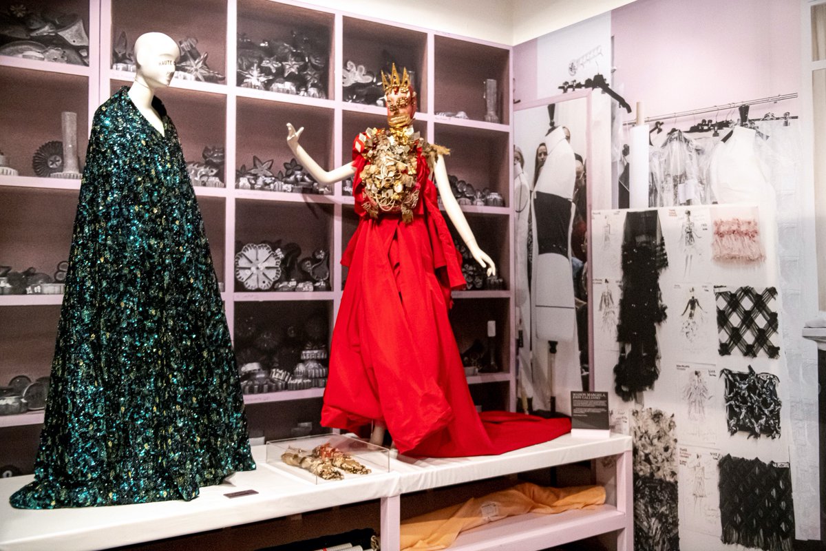 EurFashion's tweet photo. How are museums coping in this time of lockdown?
#Modemuseumhasselt has virtually opened the doors on their dashing exhibition "SMUK."
https://t.co/zh4Yg2GPQQ
The team is also guest curating our instagram account adding more amazing objects & stories https://t.co/oRhmWPyL4b https://t.co/nS1kj76h1r