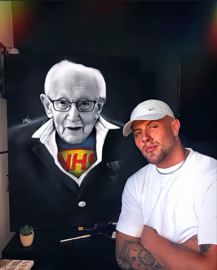 A painting by a Desborough portrait artist <a href="/charlieSuch98/">C H A R L I E</a> depicting Captain Tom Moore as a superhero has gone viral -  more on Hfm News &amp; here: harboroughfm.co.uk/desborough-art…

<a href="/captaintommoore/">Captain Sir Tom Moore</a>

Photo: <a href="/Carps23/">Andrew Carpenter</a>