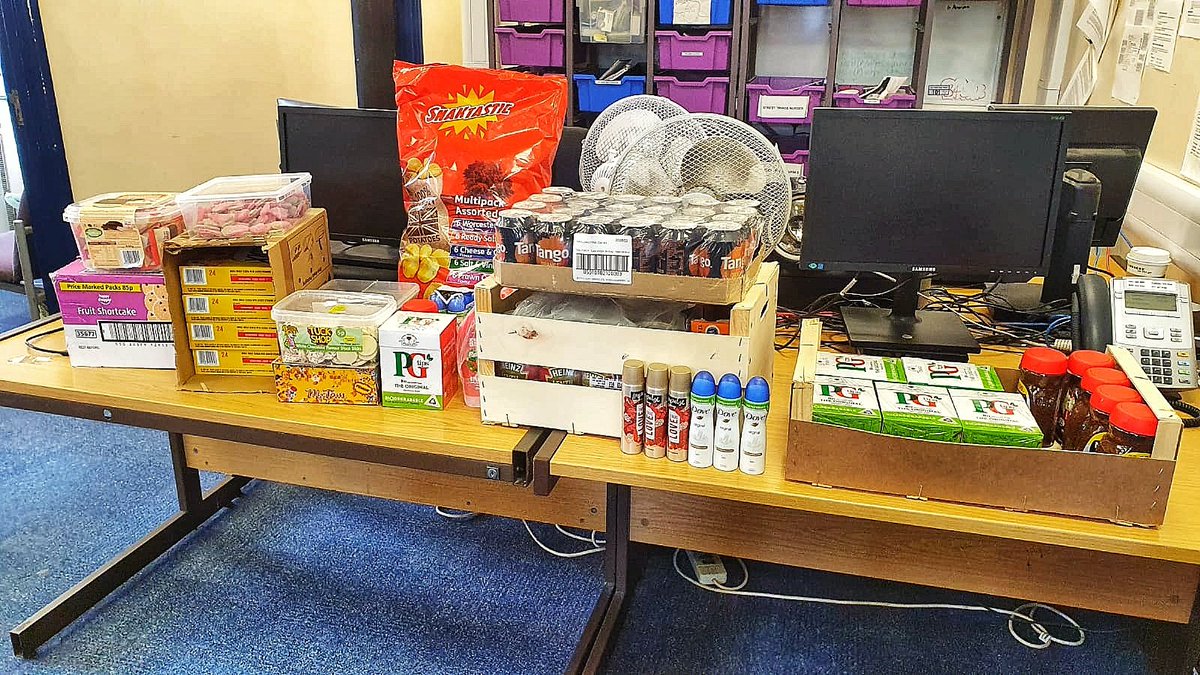TVP_Wycombe's tweet photo. Thank you very much to the members of the public who donated lots of goodies to Wycombe Police Station. It means alot during this tough time. Put a smile on a fair few officers faces 👮‍♀️👮‍♂️ #thankyou #SupportTheNHS #p6739 https://t.co/Op2731zDQK