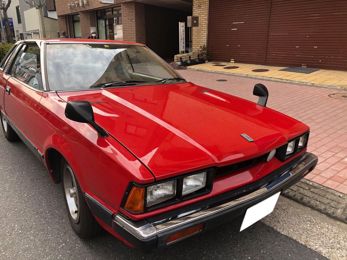 Ken Shibatani Twitterren 30年ぐらい前に乗っていたs110シルビアが路駐していたので思わず写真を撮りました 僕が乗っていたのは黒色でした カッコイイです 日産からまたこのようなデザインの車が世の中に出ることを期待しています 日産 日産シルビア 日産