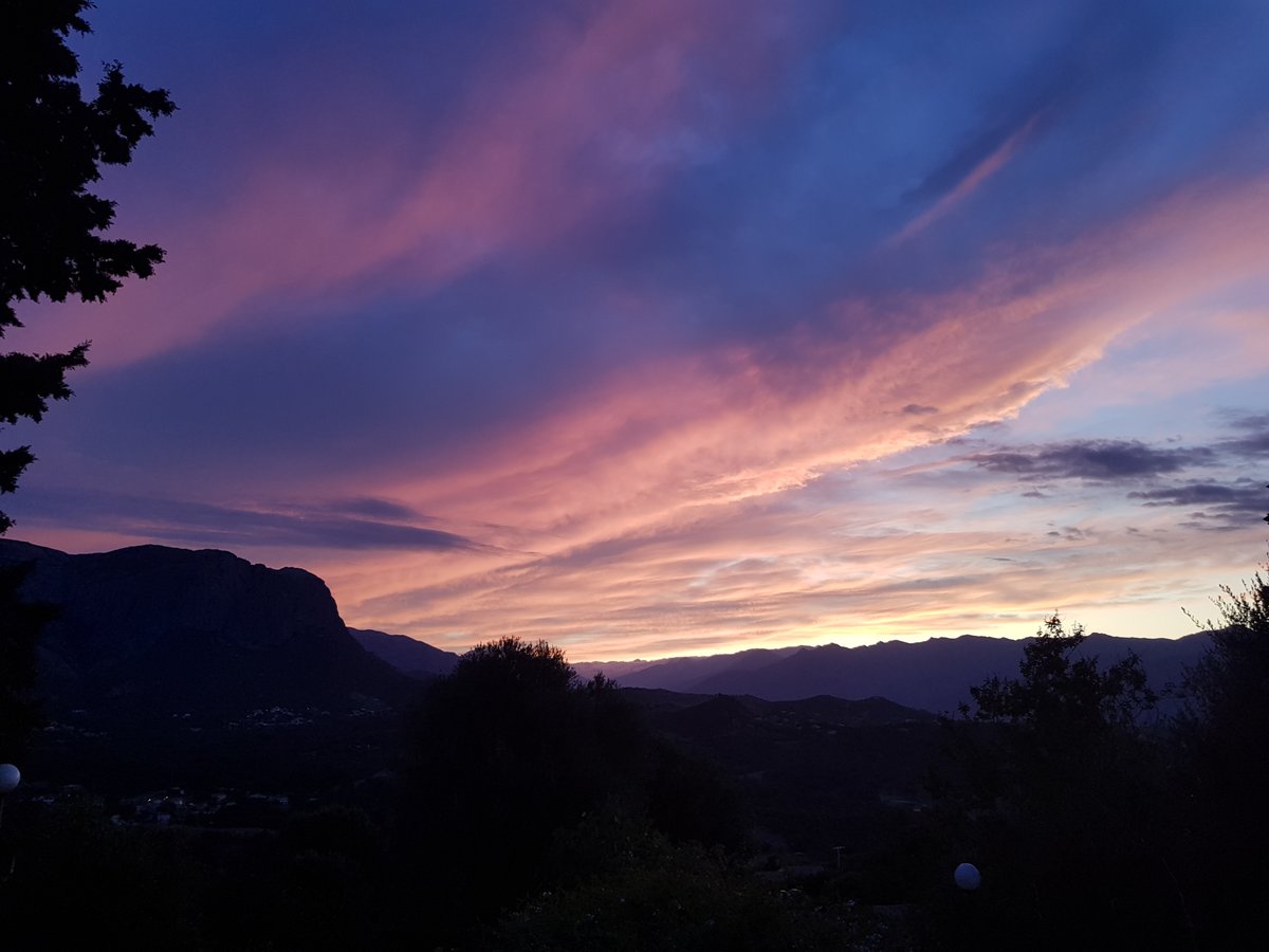 gitescorsica's tweet photo. #JeudiPhoto
Du lever de soleil au dessus du #MontGozzi au coucher de soleil à #Algajola, l'Île de Beauté porte bien son nom 😍
#GitesCorsica #GitesDeFranceCorse #Corse #GitesDeFrance #SoleilEnCorse https://t.co/0Smyz4jFC8