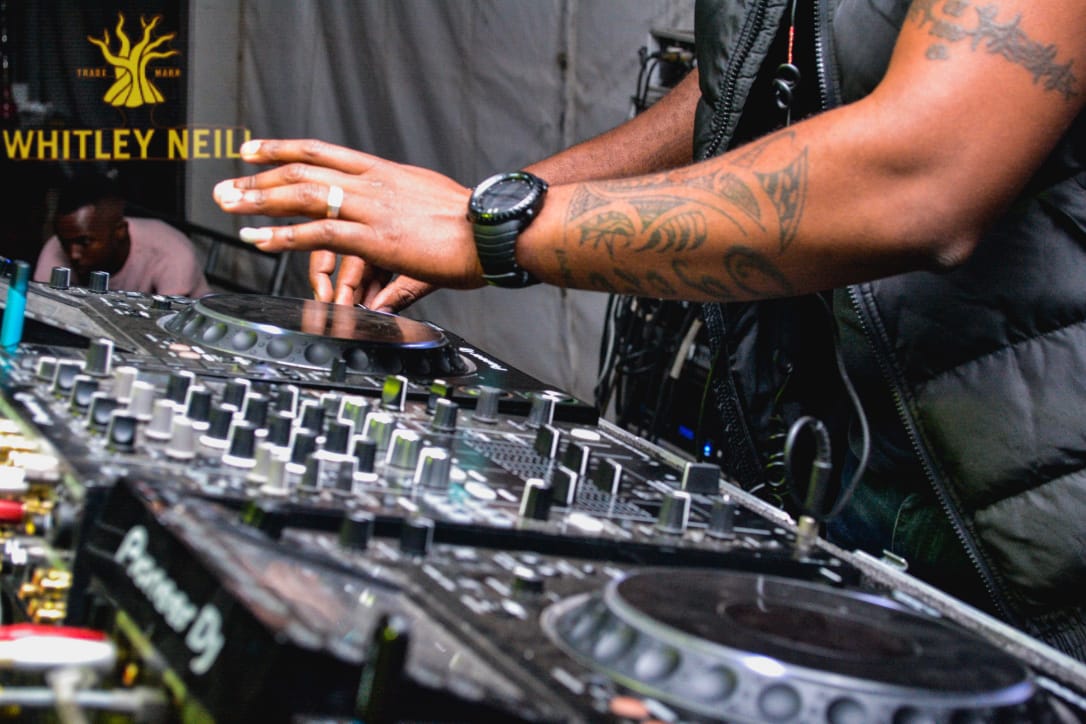deejay_dice's tweet photo. Eish I miss playing with my toys https://t.co/VCUKWvG74G