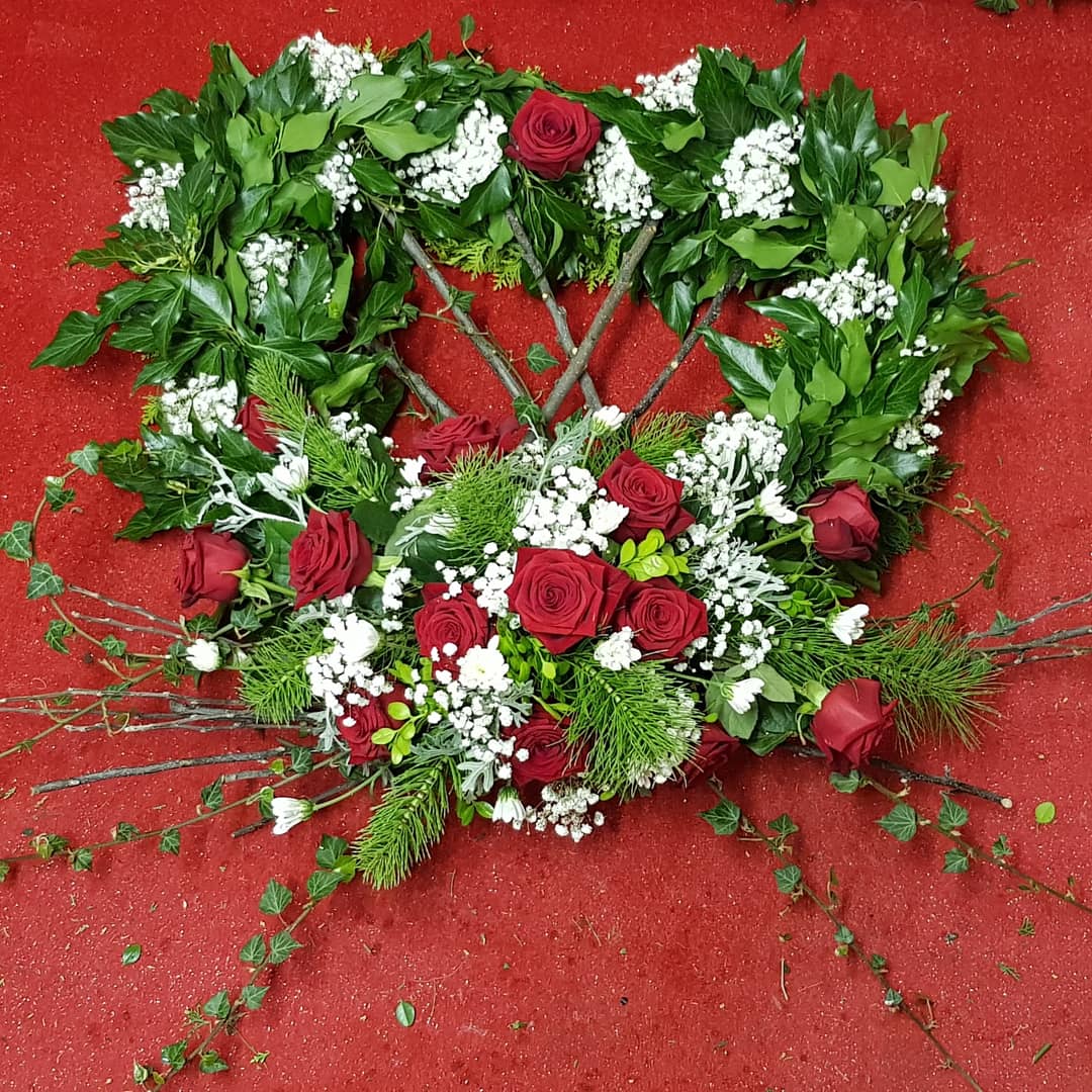 A large bespoke heart Funeral Tribute from this week.  Completely handmade. Normally £120 but now with a 15% discount. 
#funeralflowers #funeralheart