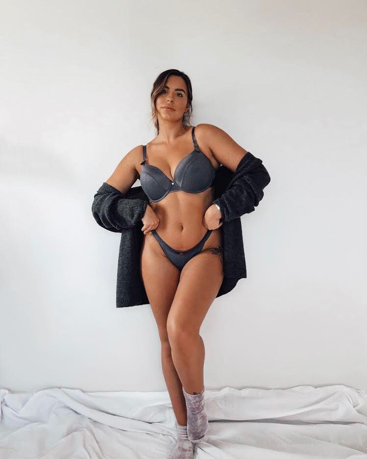 “Burn the candles, use the nice sheets, wear the fancy lingerie.” 📸: @jessica_rose_uk 🤍 Treat yourself to that new matching set and receive a free pair of knickers with the matching bra 💕 

Shop Nadia plunge bra (Sizes 30-40, A-G) >> bouxavenue.com/plunge/nadia-p…