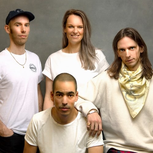 daniellebakhuis's tweet image. This happened 😎. Samen met Johan Fretz, Pepijn Lanen en Floor van het Nederend schrijf ik mee aan 3PAK, het Boekenweekgeschenk voor Jongeren! Zo trots op! #3pak