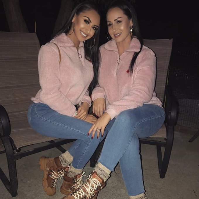 My literal twin😭this was 2018 where we decided to match lmao https://t.co/rBjWc7vSvF
